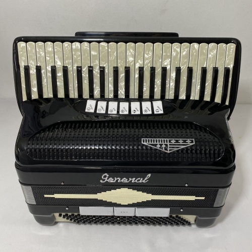 Acordeon GENERAL - 3/5 Voz Oitavada - 7/3 Reg. - 9.9 kg -  48 cm