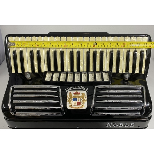 Acordeon NOBLE - Terça Oitavada - 9/4 Reg. - 11.5 kg - 49 cm