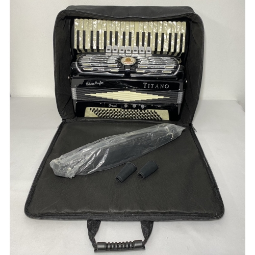 Acordeon Titano Grand - Terça Oitavada - 7/3 Reg. - 9.7 kg - 47,5 cm