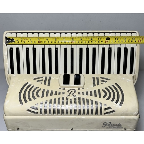 Acordeon Rivoli by Sonola - Segunda de voz - 6.7 kg - 2 Reg. - 39 cm