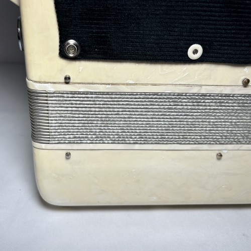 Acordeon Rivoli by Sonola - Segunda de voz - 6.7 kg - 2 Reg. - 39 cm