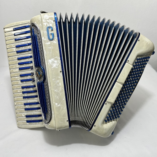 Acordeon Giulietti S 32 -  Segunda de voz - 3/2 Registros - 8.3 kg - 42,5 cm