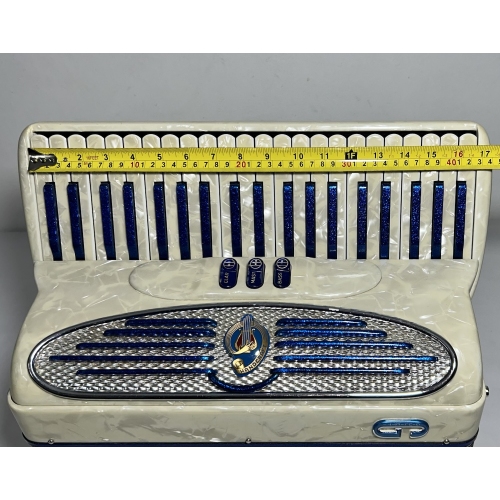 Acordeon Giulietti S 32 -  Segunda de voz - 3/2 Registros - 8.3 kg - 42,5 cm