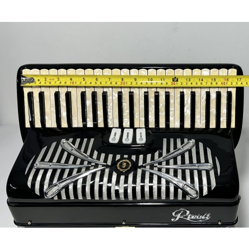 Acordeon Rivoli by Sonola - Segunda de voz - 3/2 Rgeg. - 7.7 kg - 42,5 cm