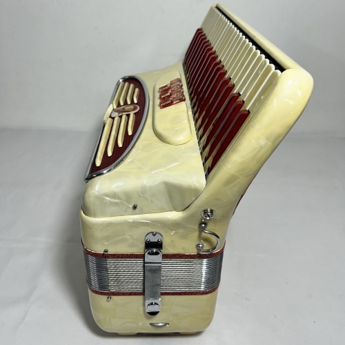 Acordeon Giulietti P 32 - Segunda - 3/2 Reg. - 7.5 kg - 40,5 cm