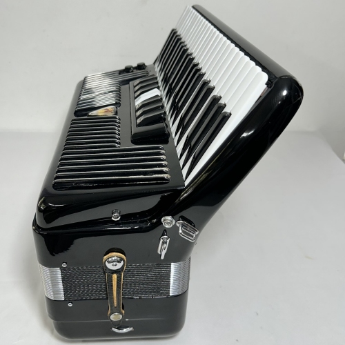 Acordeon Scandalli Model Silvana VII - Terça Oitav. 7/2 Reg. - 9.5 kg - 45,5 cm