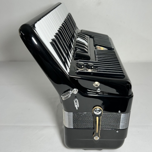 Acordeon Scandalli Model Silvana VII - Terça Oitav. 7/2 Reg. - 9.5 kg - 45,5 cm