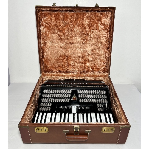 Acordeon Scandalli Model Silvana VII - Terça Oitav. 7/2 Reg. - 9.5 kg - 45,5 cm