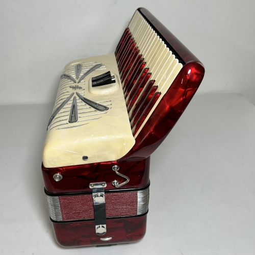 Acordeon Rivoli by Sonola - Seg Voz - 2/2 Reg - 7.4 kg - 42 cm