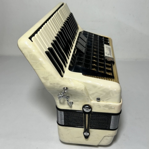 Acordeon Scandalli Favo de Mel - Segunda - 3/2 Reg - 41 cm