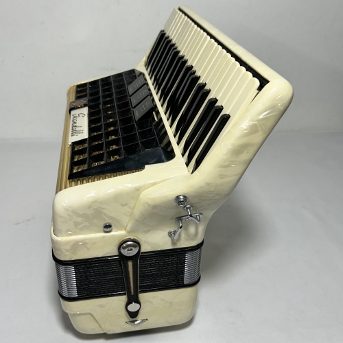 Acordeon Scandalli Favo de Mel - Segunda - 3/2 Reg - 41 cm