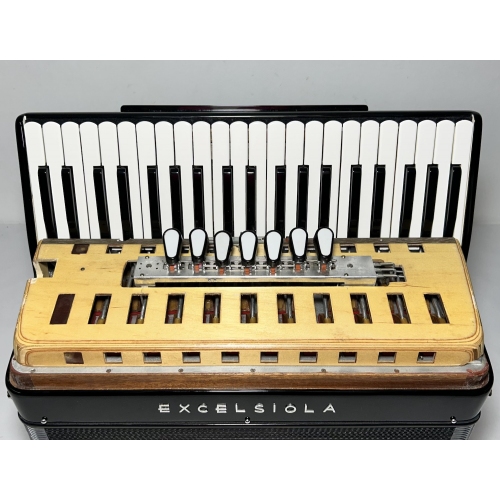 Acordeon Excelsiola Terça Oitavada - 7/3 Reg - 9.5 kg - 44,5 cm