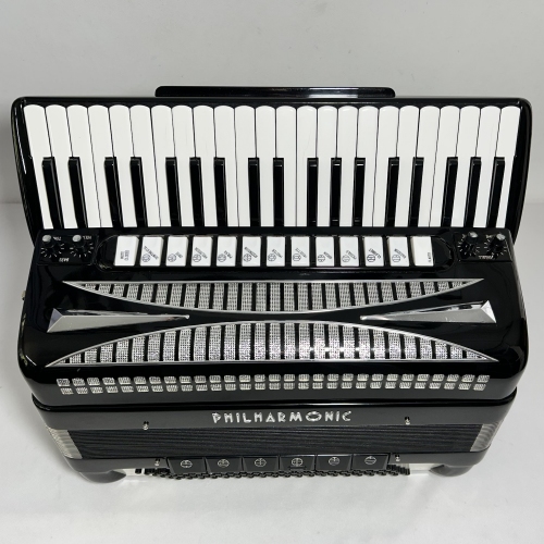 Acordeon Philharmonic - Quarta Polifônica - 13/6 Registros - 11.3 kg - 49 cm