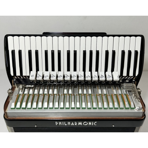 Acordeon Philharmonic - Quarta Polifônica - 13/6 Registros - 11.3 kg - 49 cm