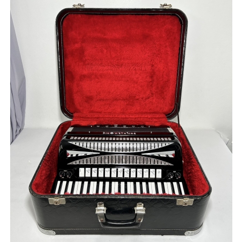 Acordeon Philharmonic - Quarta Polifônica - 13/6 Registros - 11.3 kg - 49 cm