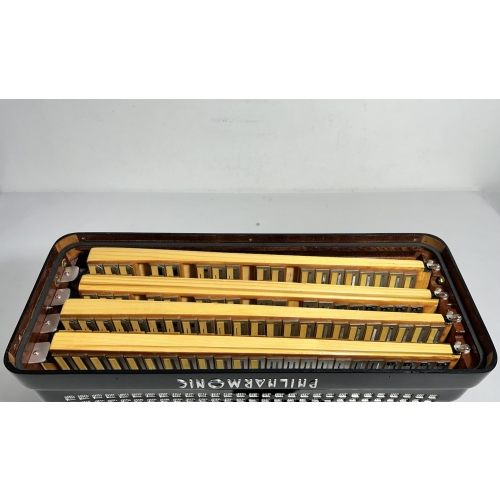 Acordeon Philharmonic - Quarta Polifônica - 13/6 Registros - 11.3 kg - 49 cm