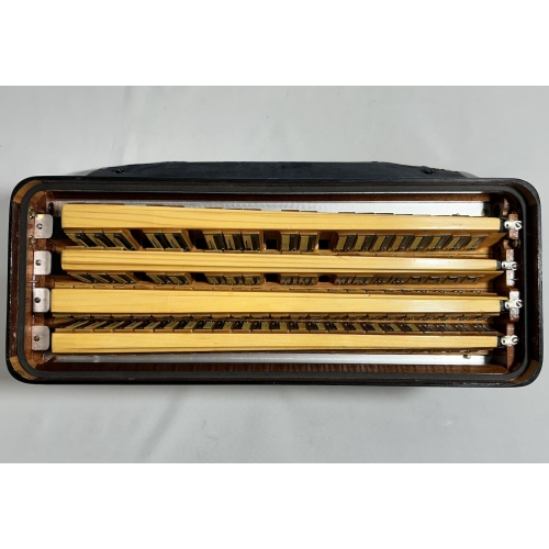 Acordeon Philharmonic - Quarta Polifônica - 13/6 Registros - 11.3 kg - 49 cm