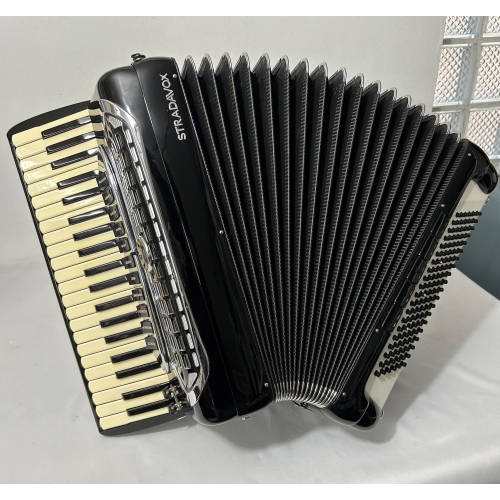 Acordeon Stradavox - Polifônica - 11/5 Registros - 11.7 kg - 49 cm 