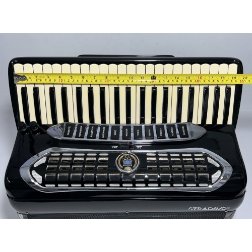 Acordeon Stradavox - Polifônica - 11/5 Registros - 11.7 kg - 49 cm 