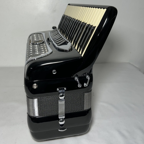 Acordeon Stradavox - Polifônica - 11/5 Registros - 11.7 kg - 49 cm 