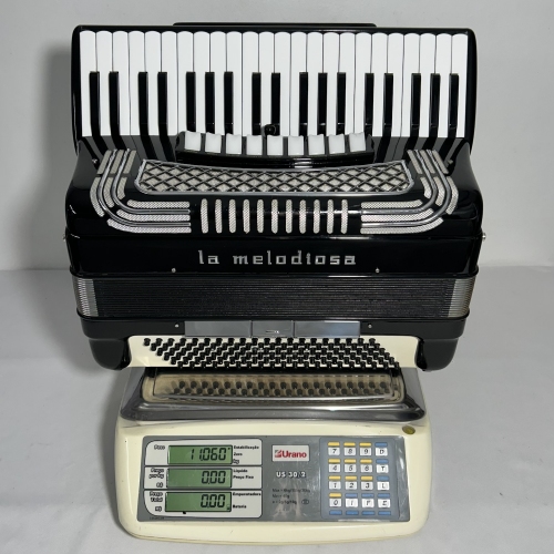 Acordeon La Melodiosa - Quarta Oitavada - 11 kg - 9/3 Reg. - 48,5 cm