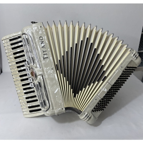 Acordeon Titano - Terça Oitavado - 5/2 Reg. - 8.8 kg - 43 cm