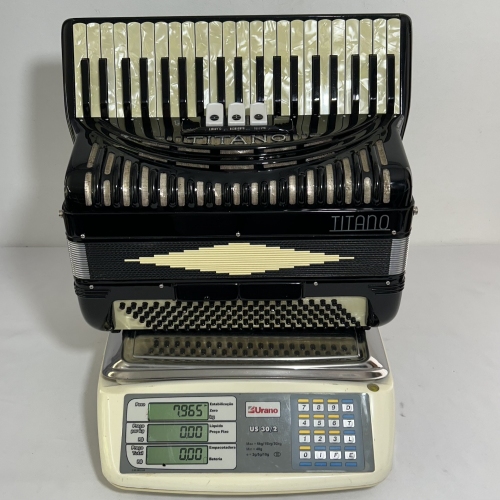 Acordeon Titano - Segunda de voz - 3/2 Registros - 7.9 kg -  43 cm