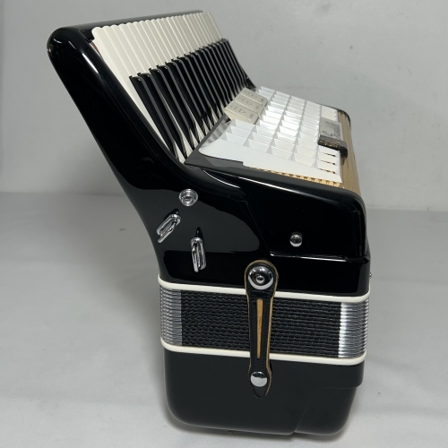 Acordeon Scandalli Favo de Mel - Segunda - 3/2 Reg. - 7.2 kg - 40,5 cm