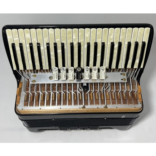 Acordeon Giulietti M74 - Terça Oitav. 7/4 Reg. - 9 kg - 44,5 cm