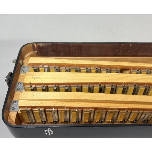 Acordeon Giulietti M74 - Terça Oitav. 7/4 Reg. - 9 kg - 44,5 cm