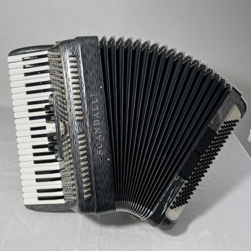 Acordeon Scandalli - Mod Silvana V - Terça Oitav. - 5/2 Reg - 9.3 kg - 43 cm