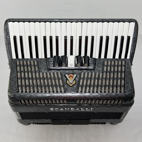 Acordeon Scandalli - Mod Silvana V - Terça Oitav. - 5/2 Reg - 9.3 kg - 43 cm