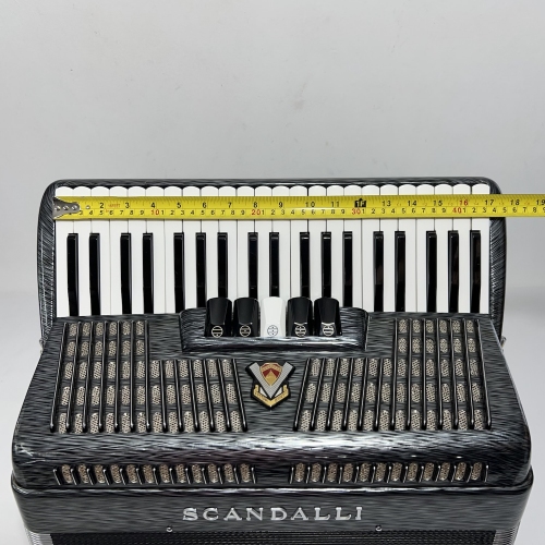 Acordeon Scandalli - Mod Silvana V - Terça Oitav. - 5/2 Reg - 9.3 kg - 43 cm