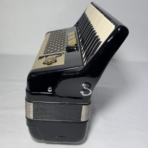 Acordeon Scandalli Serie Ouro - Segunda de voz - 3/2 Reg - 7.5 kg - 43 cm 