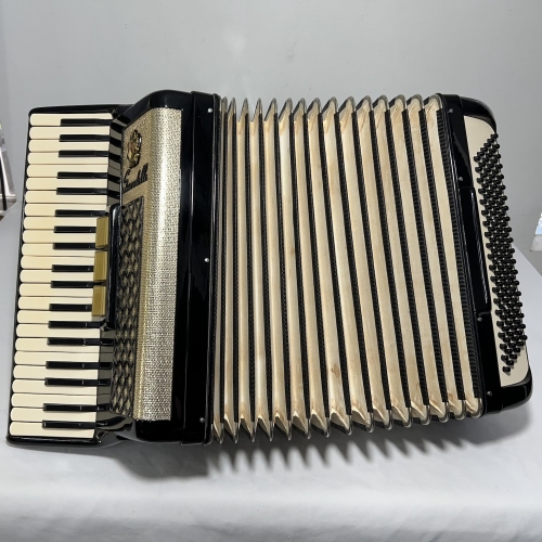 Acordeon Scandalli Serie Ouro - Segunda de voz - 3/2 Reg - 7.5 kg - 43 cm 